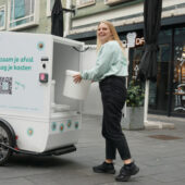 Girl taking out a package from her Seenons cargo bike