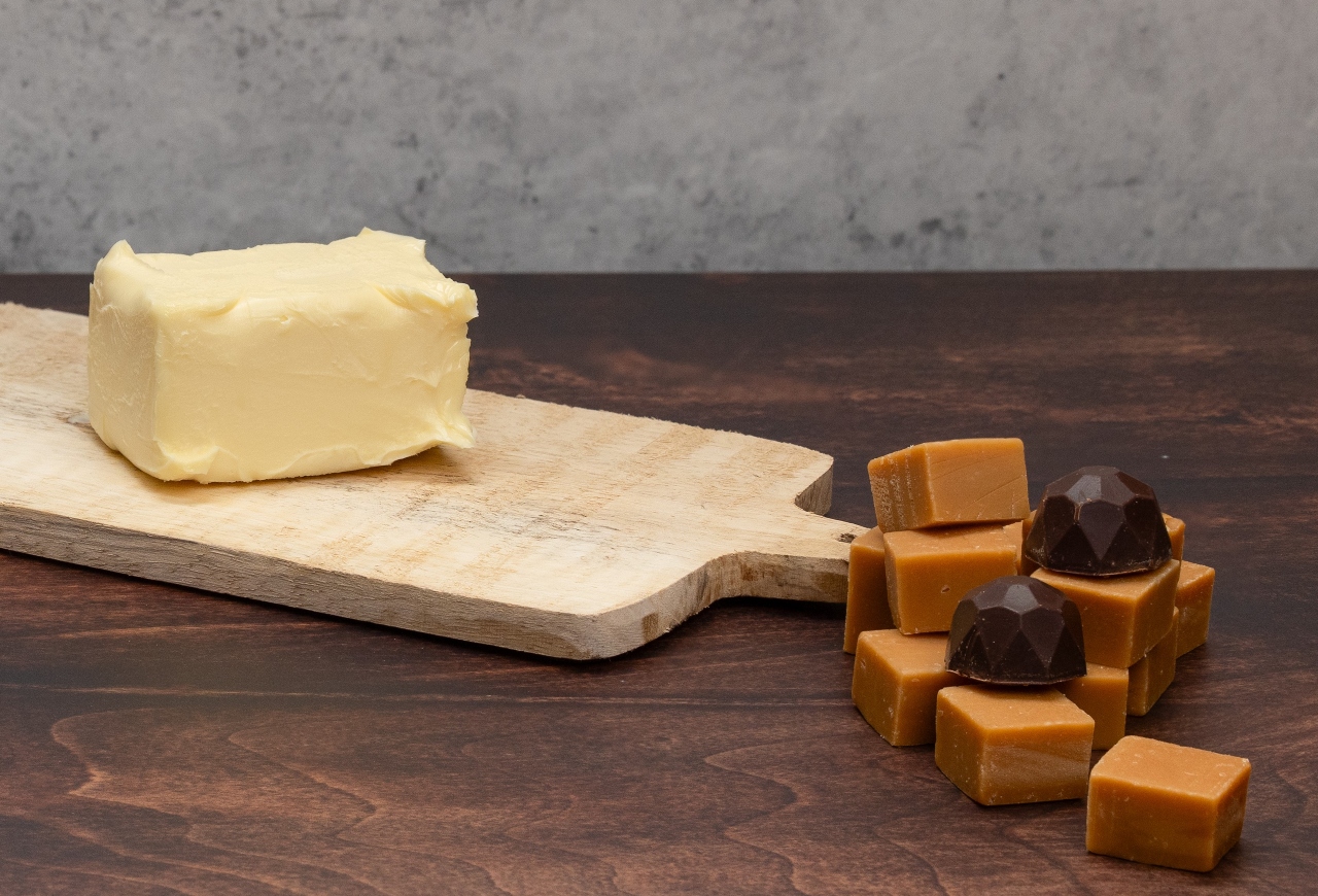 Fat caramel and chocolate made from yeast oil