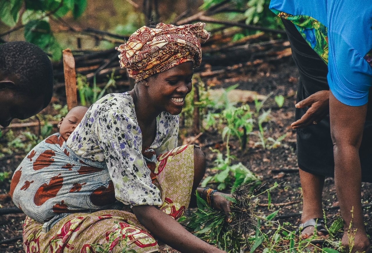 farming africa sierra leone woman and a baby